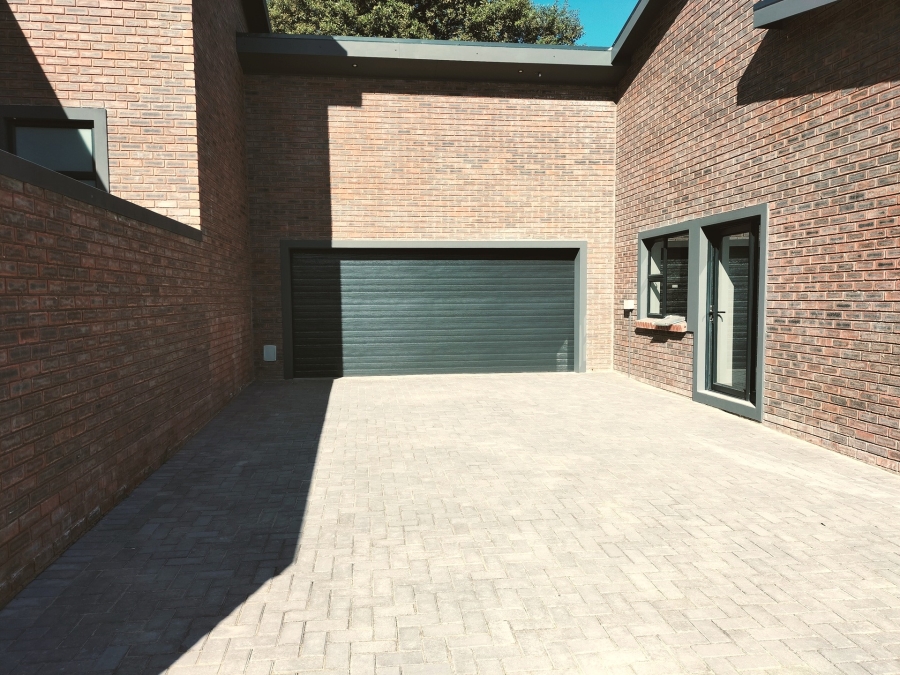 3 Bedroom Property for Sale in Fraaiuitsig Western Cape